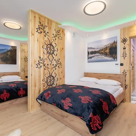 Unique For 6 People In With Access To Sauna By Renters ザコパネ